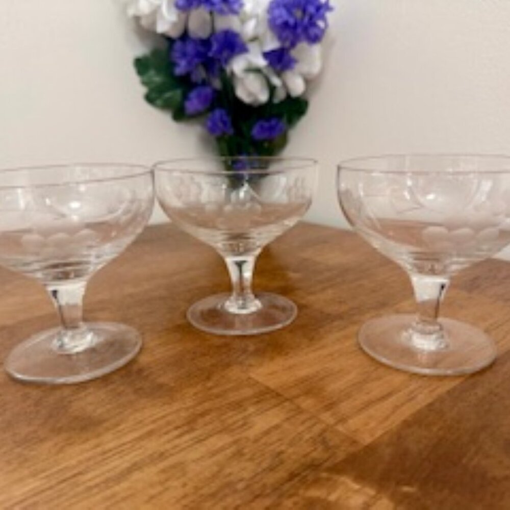 Vintage Etched Coupe Glasses with Grape Design – Elegant Stemware for Wine Cockt